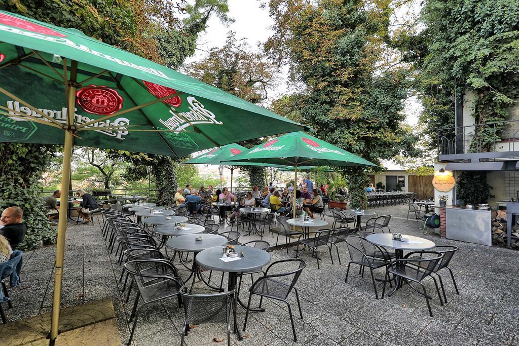 Safarikova * Praga